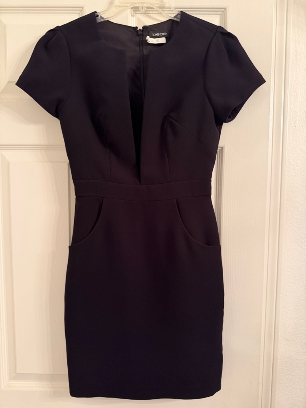 bebe Black Short Sleeve V-Plunge Sheath Dress - Picture 1 of 1